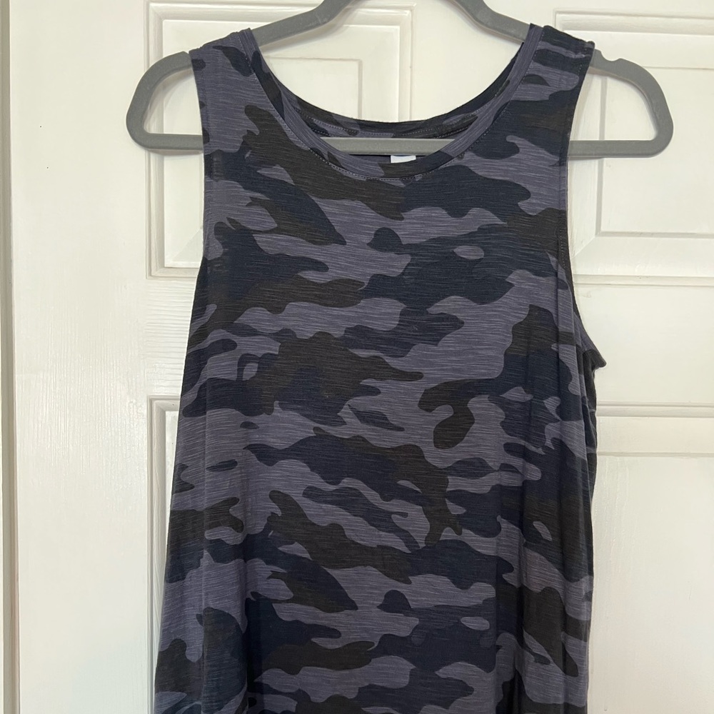 Old navy camo tank top size M